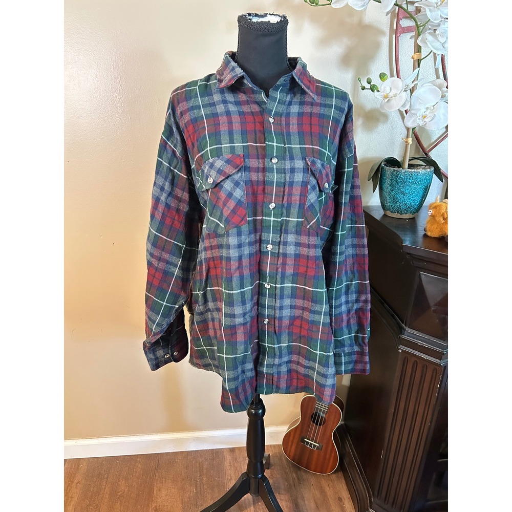 Van Heusen Mens XL Plaid Flannel Button Down Shirt Green Red Long Sleeve